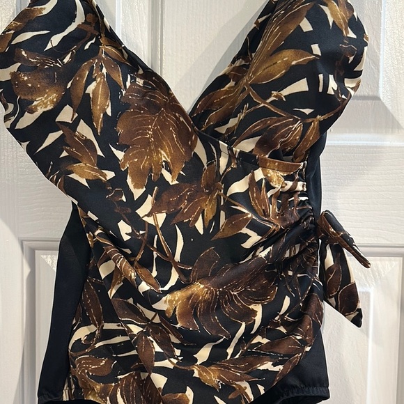 Caribbean Joe Slim Shaper Black and Brown Leaf Printed One Piece Women’s 10 Swim - Picture 2 of 9